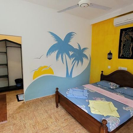 Malika'S Yellow House Hikkaduwa Zewnętrze zdjęcie