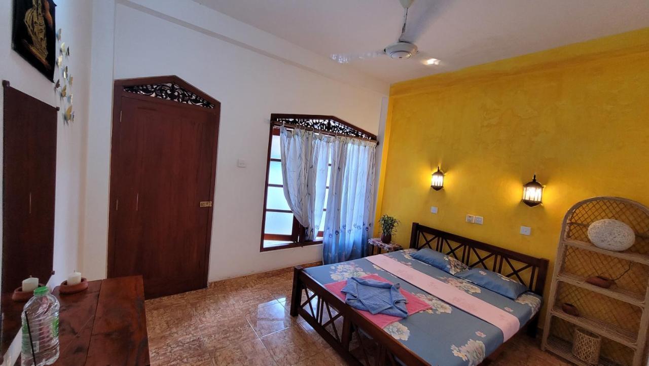 Malika'S Yellow House Hikkaduwa Zewnętrze zdjęcie