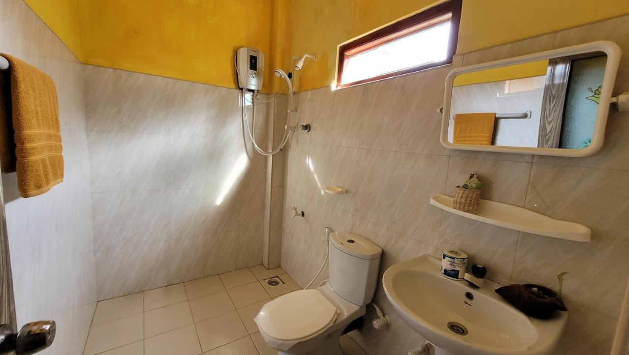Malika'S Yellow House Hikkaduwa Zewnętrze zdjęcie